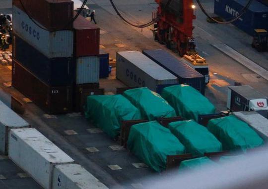 
Số xe bọc thép Singapore đang được tạm giữ tại Hồng Kông. Ảnh: Asiaone
