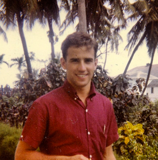 Phát sốt với hình thời trẻ của ông Biden