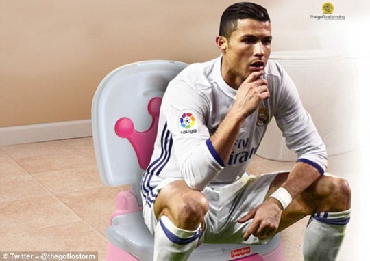 Ăn mừng kiểu mannequin, Ronaldo bị fan chế giễu