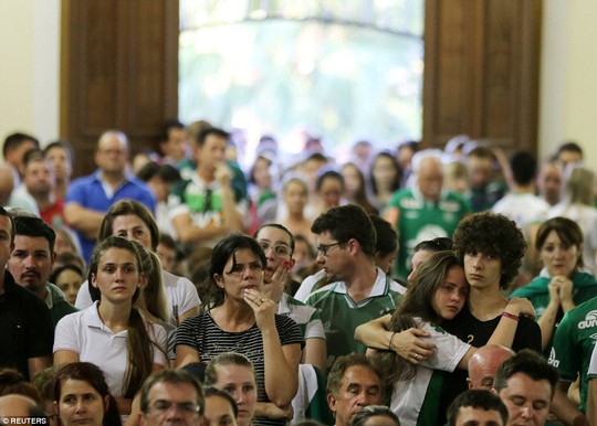 Cảm động cảnh CĐV tưởng niệm cầu thủ Chapecoense