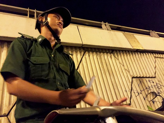 Vũ Huỳnh Quốc Hòa “xin đểu” người điều khiển xe máy vào hầm Thủ Thiêm trong giờ cấm