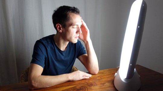 
Liệu pháp hộp đèn có thể dẫn đến sự gia tăng cảm giác thỏa mãn tình dục ở đàn ông. Ảnh: BBC

