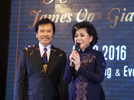 Ca sĩ Giao Linh và chồng trong ngày kỷ niệm 30 năm ký giấy hôn thú chung sống