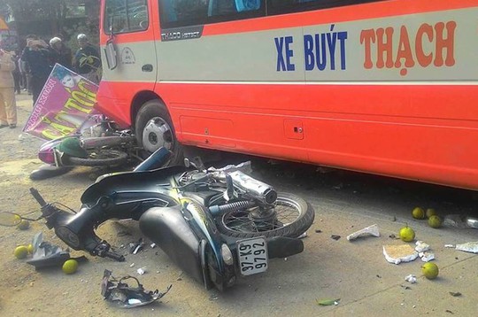 
Hiện trường vụ tai nạn xe buýt mất lái gây tai nạn liên hoàn làm 1 người chết
