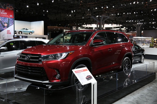 Chi tiết SUV gia đình Toyota Highlander 2017