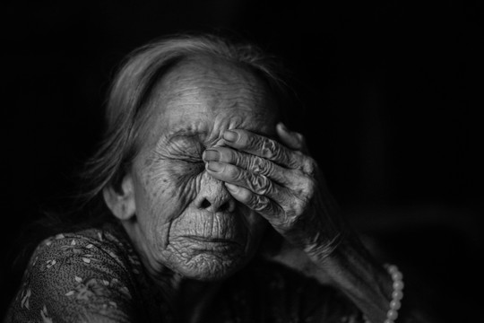 Cuộc sống ở quê nghèo khó nên chúng tôi đành rời quê hương vào đây mưu sinh và sống chung với nhau để giảm tối thiểu chi phí đắt đỏ tại thành phố - bà Trần Thị Hường (81 tuổi) ngậm ngùi chia sẻ