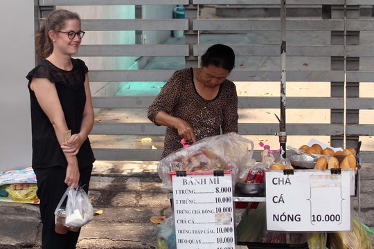 Bánh mì Sài Gòn được khách nước ngoài ưa chuộngẢnh: HOÀNG TRIỀU