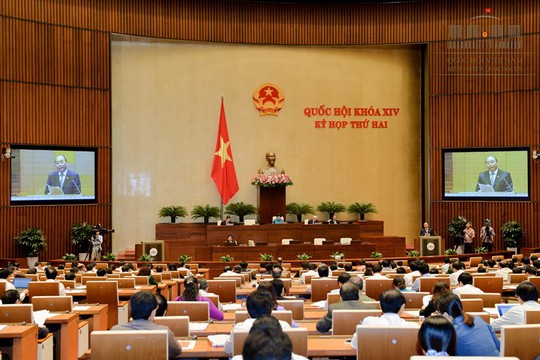 
Thủ tướng Nguyễn Xuân Phúc trả lời chất vấn trước QH sáng 17-11 - Ảnh: Quochoi.vn
