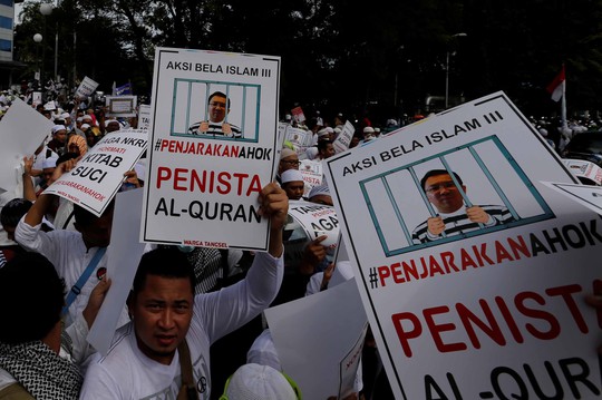 Người dân đòi bắt giữ Thống đốc Jakarta Basuki “Ahok” Tjahaja Purnama trong cuộc biểu tình hôm 2-12 Ảnh: Reuters