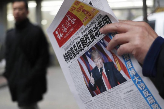 
Ông Trump xuất hiện trên trang bìa Thời báo Hoàn Cầu của Trung Quốc sau khi thắng cử Ảnh: AP
