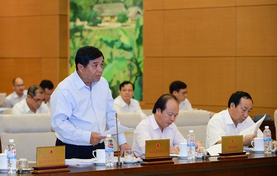 
Bộ trưởng Bộ Kế hoạch và Đầu tư Nguyễn Chí Dũng trình bày tờ trình dự án luật
