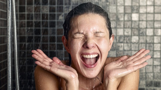 
Tắm nước lạnh có nhiều lợi ích cho sức khỏe.
