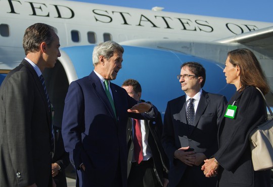 
Ngoại trưởng Mỹ John Kerry đến TP Lausanne hôm 15-10. Ảnh: Twitter
