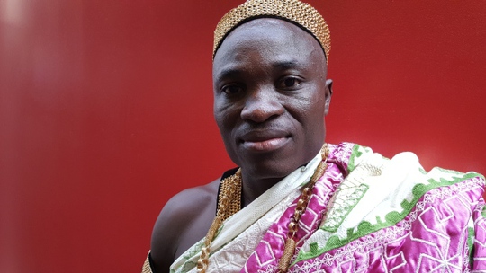 
Anh Eric Manu, vua tộc Akan ở Ghana. Ảnh: CBC
