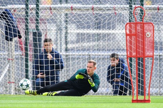 Enrique không cho Messi nghỉ trận thủ tục với Monchengladbach
