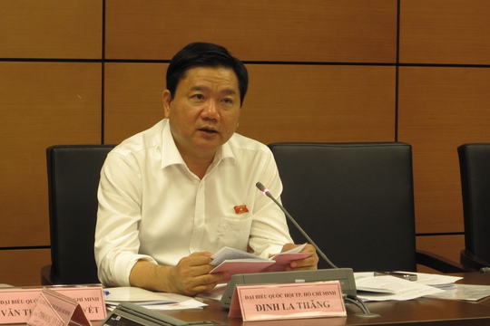 
Bí thư Thành ủy TP HCM Đinh La Thăng tại buổi thảo luận tại tổ chiều 22-10

