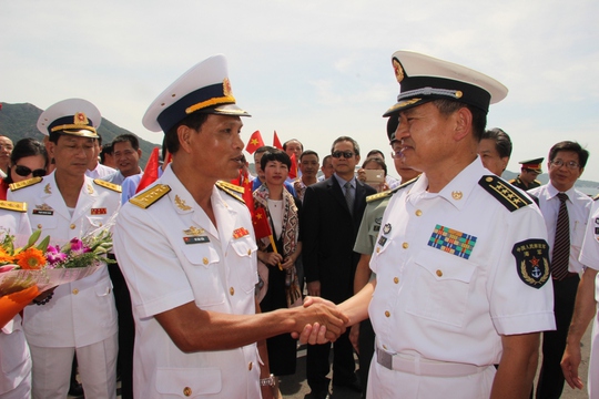 
Lãnh đạo Vùng 4 Hải quân bắt tay với trưởng đoàn phía Trung Quốc

 
