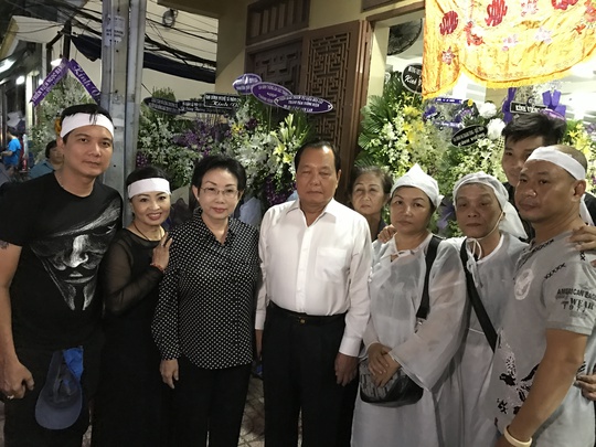 
Ông Lê Thanh Hải - nguyên bí thư Thành ủy TPHCM đến viếng tang lễ sầu nữ Út Bạch Lan

