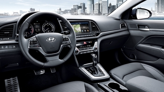 Vén màn Hyundai Avante thế hệ mới dài và rộng hơn