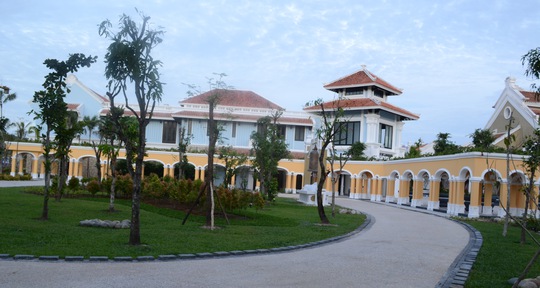 
Mặt trước của Trường ĐH Lam U xưa.
