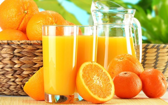 Nước cam có nhiều công dụng cho sức khỏe. Ảnh: Healtheatingfood.