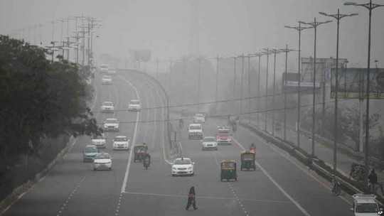 Đường phố thủ đô New Delhi - Ấn Độ trong một sớm khói mù hồi đầu năm nayẢnh: AP