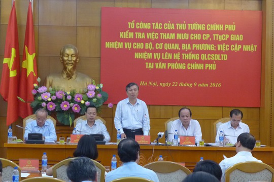 
Tổ công tác của Thủ tướng Chính phủ kiểm tra việc tại Văn phòng Chính phủ - Ảnh: Thế Dũng
