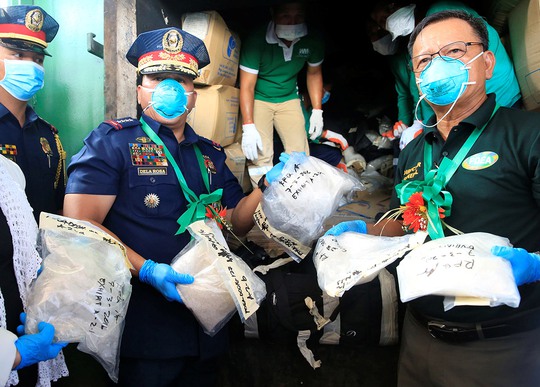 
Cảnh sát Philippines thu giữ ma túy đá trong cuộc đột kích mới đây tại tỉnh Cavite, phía Nam thủ đô Manila Ảnh: Reuters
