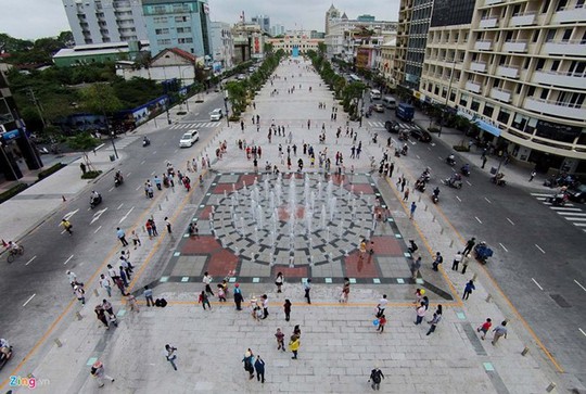 Giá đất tại phố đi bộ Nguyễn Huệ nằm trong top đắt nhất thế giới. Ảnh: Lê Quân.
