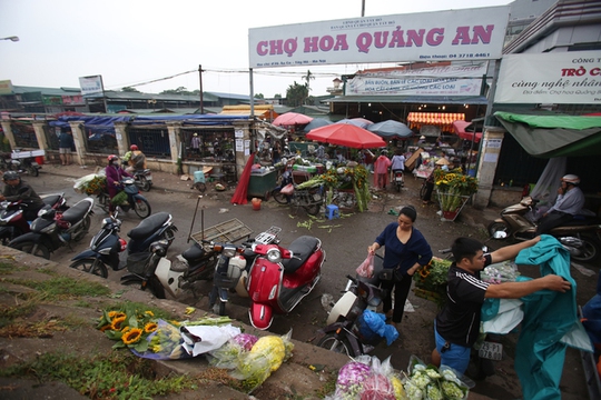 Khu chợ nhiều màu sắc và hương thơm nhất Hà Nội
