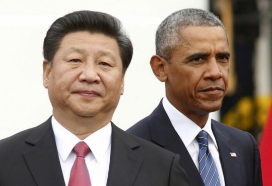 
Tổng thống Mỹ Barack Obama (P) bên cạnh Chủ tịch Trung Quốc Tập Cận Bình trong lễ đón tiếp tại Nhà Trắng tháng 9-2015. Ảnh: Reuters
