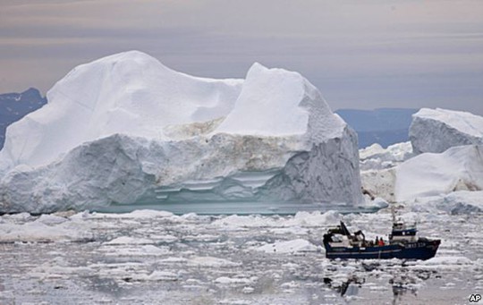 
Một tàu cá tại Bắc Cực. Ảnh: Reuters
