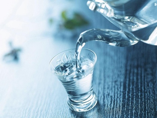 
Hãy uống nước ngay sau khi vừa thức dậy, trước khi vệ sinh cá nhân và không ăn bất cứ gì trong 45 phút tiếp the
