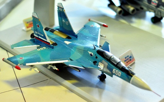 Máy bay tiêm kích Su30 huyền thoại cũng được mô phỏng bằng mô hình