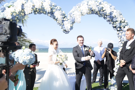 Đám cưới xa hoa của cô gái gốc Ninh Bình và tỷ phú Canada