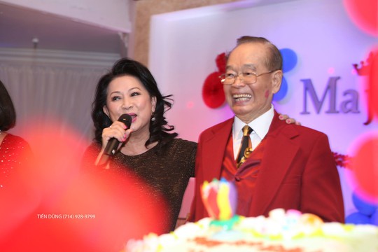 Ca sĩ Trang Thanh Lan chúc mừng sinh nhật 89 tuổi danh hài Văn Chung