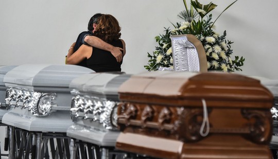 Lạnh người trước 19 quan tài cầu thủ Chapecoense