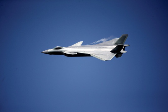 Máy bay chiến đấu tàng hình J-20. Ảnh: Reuters