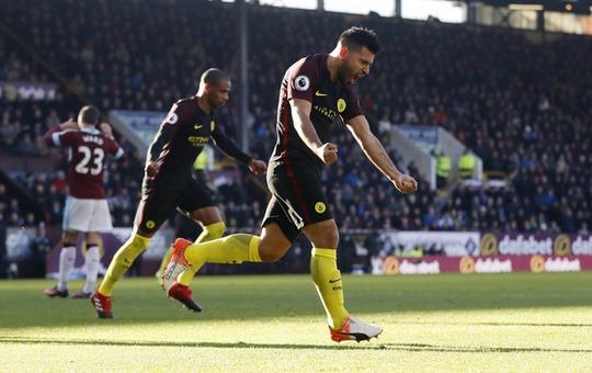 Man City và Liverpool cùng thắng, Leicester bị cầm chân