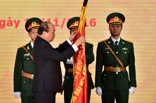 
Thủ tướng Nguyễn Xuân Phúc đã trao Huân chương Lao động hạng Nhất lần thứ hai cho ĐHKTQD
