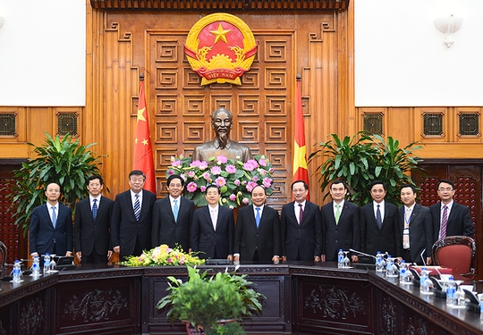
Thủ tướng Nguyễn Xuân Phúc chụp ảnh lưu niệm với Bộ trưởng Công an Trung Quốc Quách Thanh Côn

