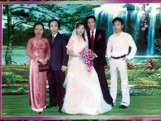 Bức ảnh cưới con gái có mặt ông Hàn Đức Long... do ghép photoshop