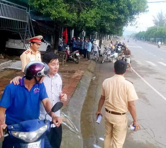
Cơ quan chức năng huyện Đạ Tẻh ghi nhận hiện trường.
