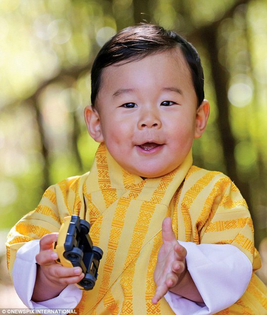 Biểu cảm đáng yêu của hoàng tử Bhutan. Ảnh: YELLOW