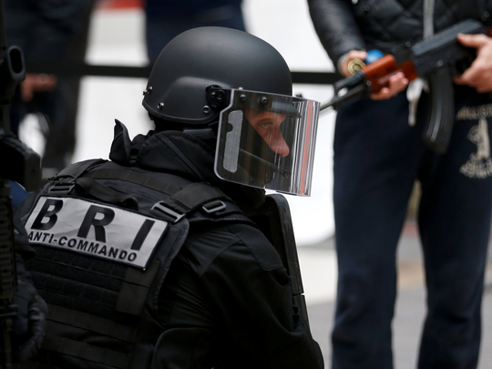 Pháp: Trùm đầu xả súng vào tín đồ Hồi giáo - Ảnh 1.