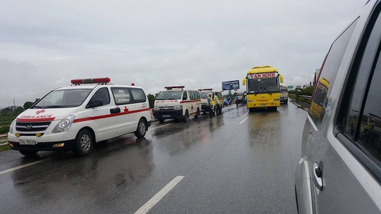 3 xe tông nhau, nhiều người bị thương trên cao tốc Pháp Vân-Cầu Giẽ - Ảnh 3.
