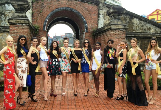 Hoa hậu Hòa bình Thế giới: 76 người đẹp thi trang phục dân tộc - Ảnh 1.