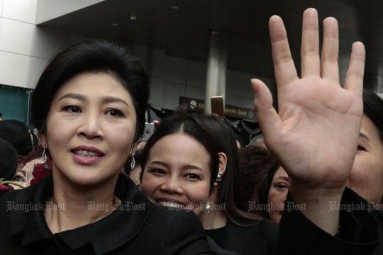 Bà Yingluck bị thu hồi hộ chiếu - Ảnh 1.