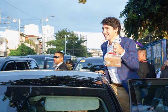 Philippines: Thủ tướng Canada gây náo loạn khi mua gà rán - Ảnh 3.