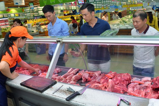 Giá thịt heo trong hệ thống phân phối hiện đại ở TP HCM đã giảm nhiều so với trước đây Ảnh: TẤN THẠNH